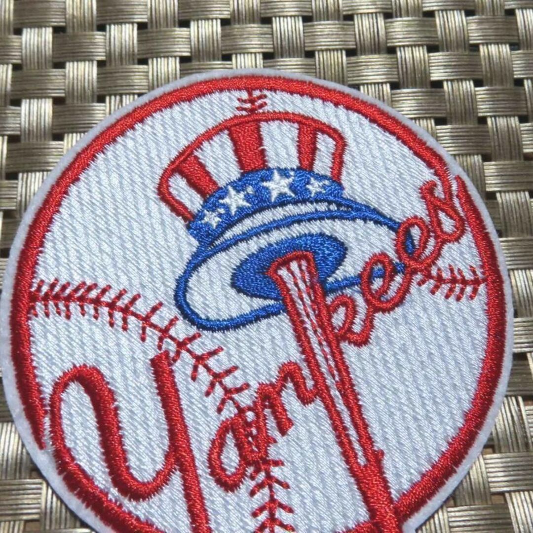 白赤NY帽子型◆MLB ニューヨーク・ヤンキース野球ベースボール刺繍ワッペン ハンドメイドの素材/材料(各種パーツ)の商品写真