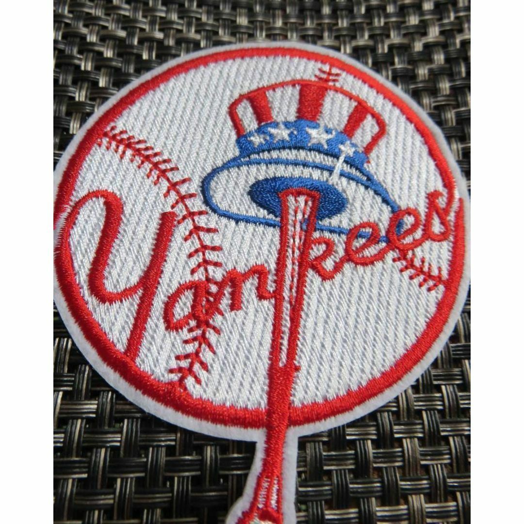 白赤NY帽子型◆MLB ニューヨーク・ヤンキース野球ベースボール刺繍ワッペン ハンドメイドの素材/材料(各種パーツ)の商品写真