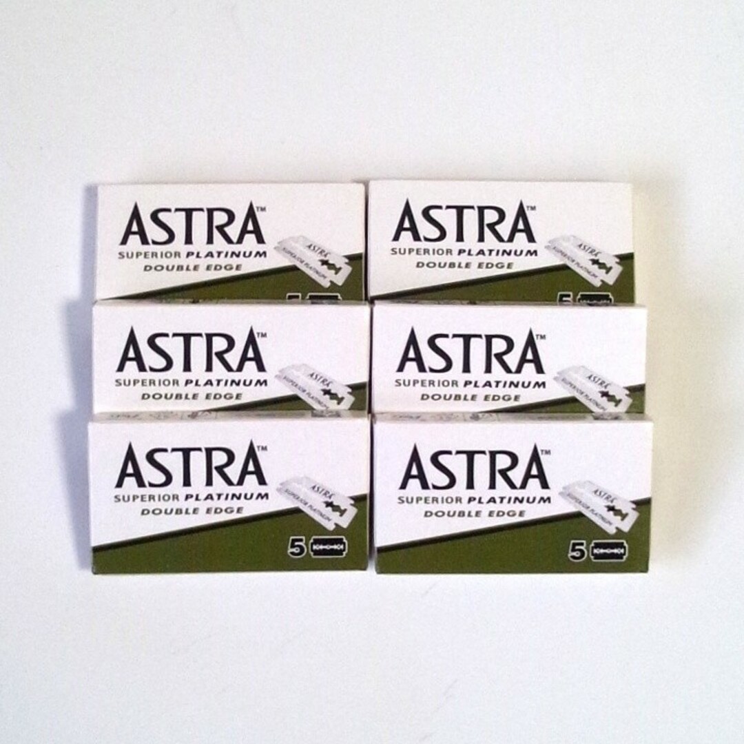 両刃カミソリ替刃 《ASTRA Superior Platinum》 30枚 コスメ/美容のシェービング(カミソリ)の商品写真