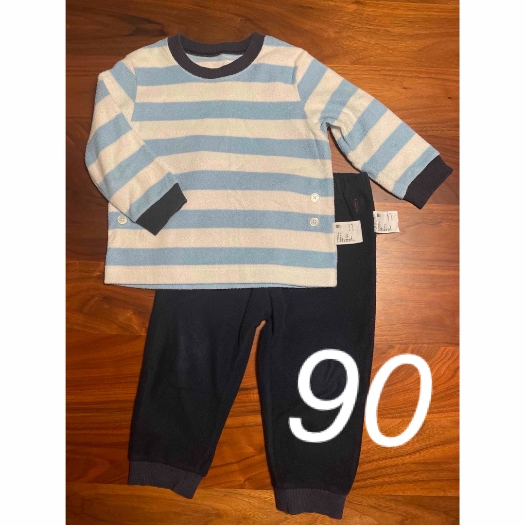 UNIQLO(ユニクロ)のUNIQLO baby フリースパジャマ　90cm キッズ/ベビー/マタニティのキッズ服男の子用(90cm~)(パジャマ)の商品写真