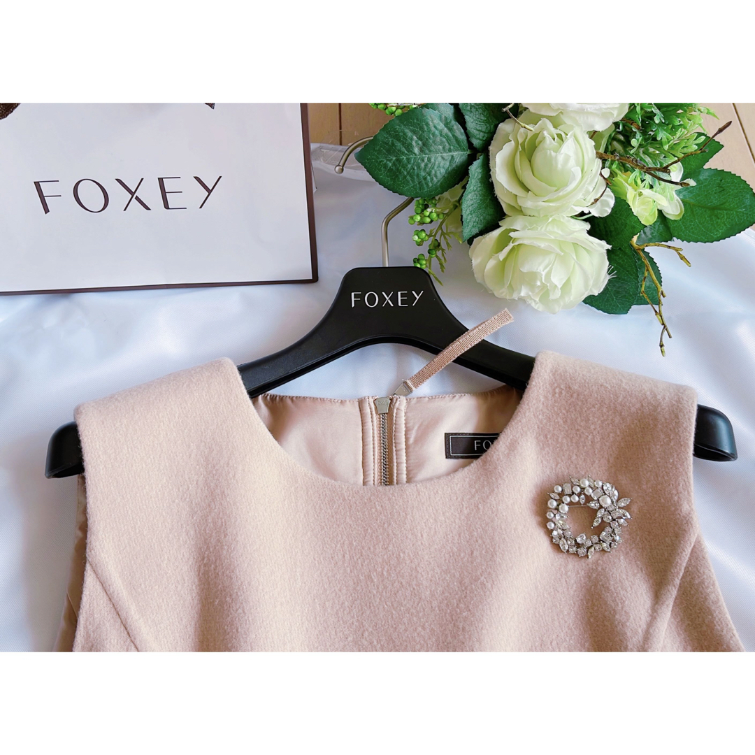 FOXEY(フォクシー)のFOXEY  20万円フローレンスカシミヤ90%ワンピース40極美品Rene レディースのワンピース(ひざ丈ワンピース)の商品写真