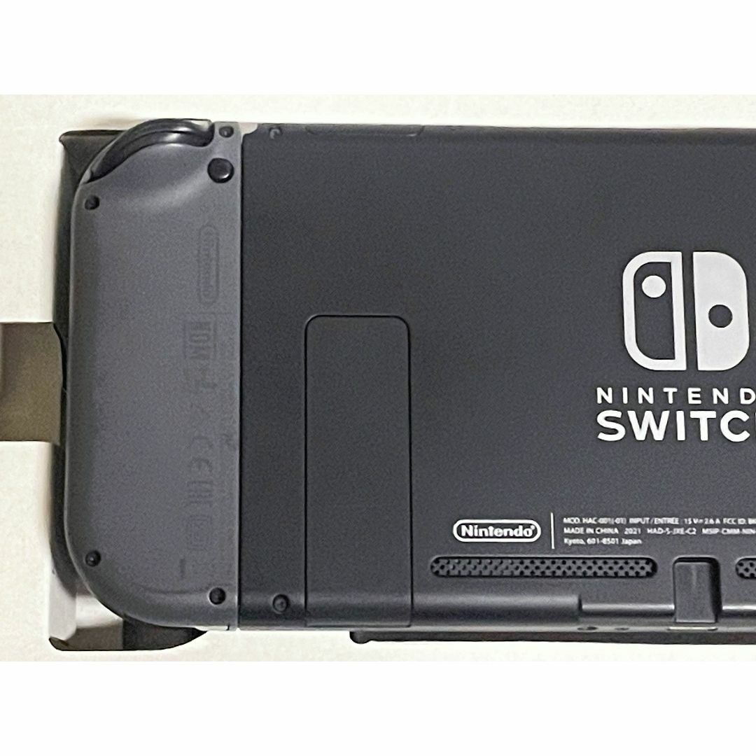 美品 新型 NINTENDO 任天堂 スイッチ Switch グレー 動作確認済 エンタメ/ホビーのゲームソフト/ゲーム機本体(家庭用ゲーム機本体)の商品写真