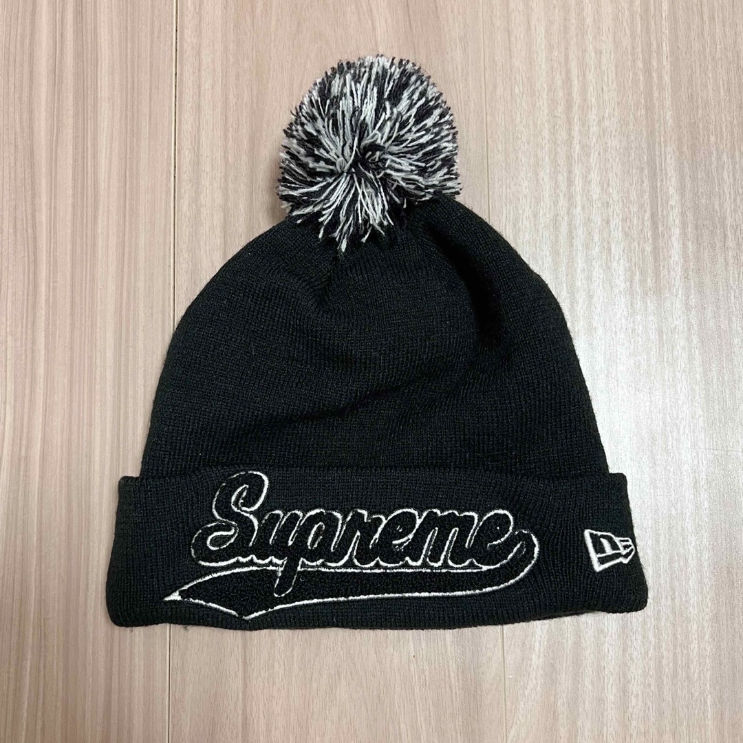 Supreme(シュプリーム)のsupreme シュプリーム ニューエラ　ボンボンニット帽　ボックスロゴ メンズの帽子(ニット帽/ビーニー)の商品写真