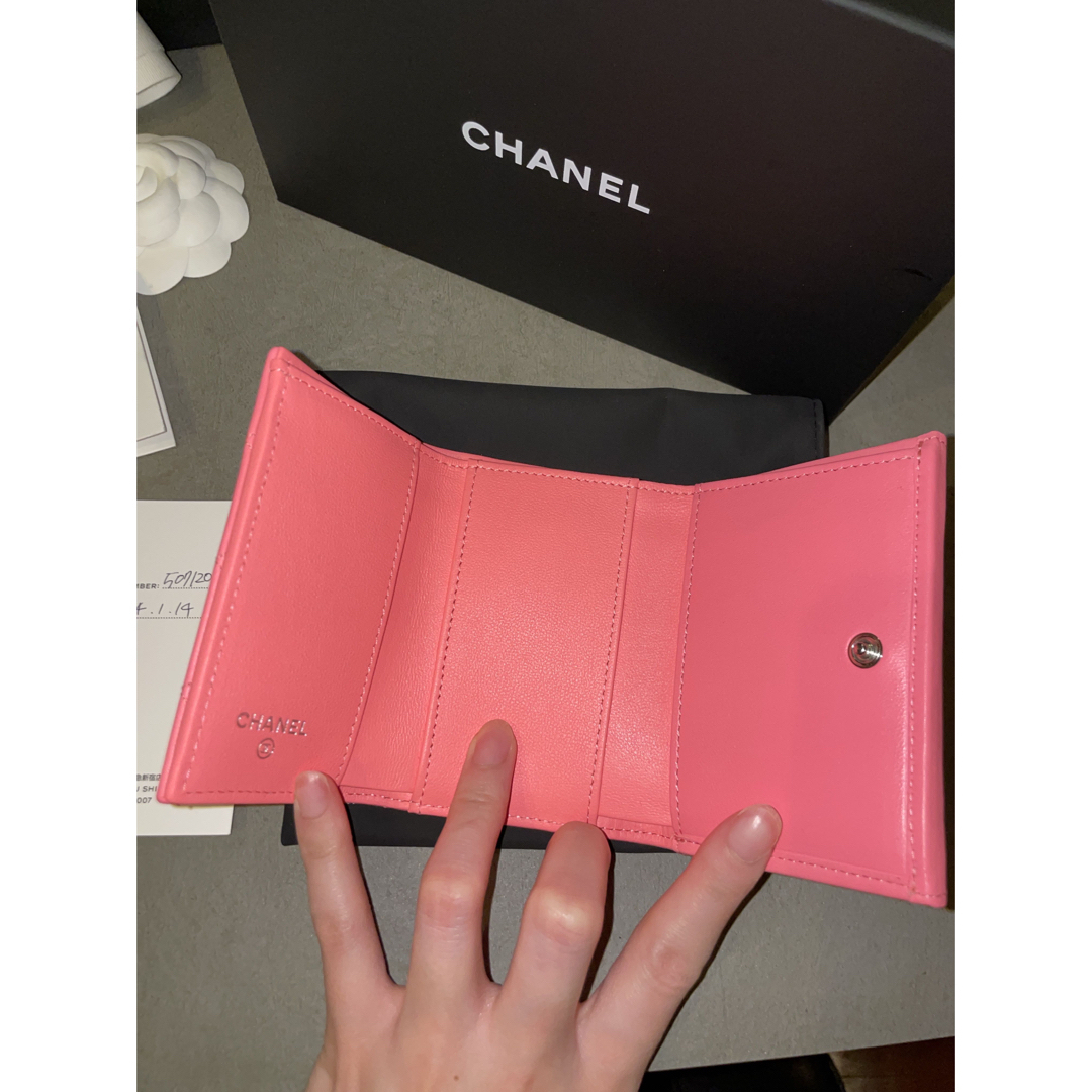 CHANEL(シャネル)のChanel三つ折り財布新品未使用2024年購入 レディースのファッション小物(財布)の商品写真