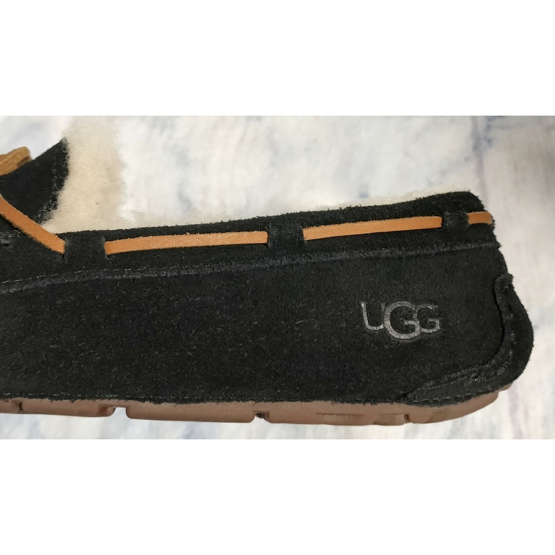 UGG(アグ)の【★美品★送料無料！】UGG ダコタ モカシン ブラック 超人気モデル 25cm レディースの靴/シューズ(スリッポン/モカシン)の商品写真