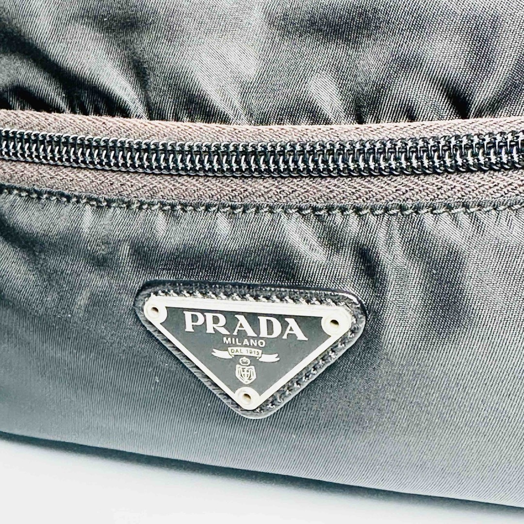 PRADA(プラダ)のPRADA プラダ　バッグ　ダブル　ファスナー　ナイロン　ブラック　ロゴ　希少✨ メンズのバッグ(セカンドバッグ/クラッチバッグ)の商品写真