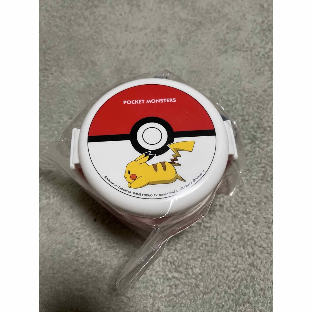 ポケモン弁当箱2段　未使用 インテリア/住まい/日用品のキッチン/食器(弁当用品)の商品写真