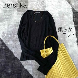 ベルシュカ(Bershka)のBershkaベルシュカ/黒Vネックシンプルニットセーター柔らかしなやか伸縮性(ニット/セーター)