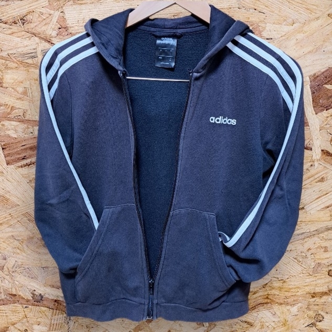 adidas(アディダス)のアディダス　150　パーカー　上着　アウター　通学　男女 キッズ/ベビー/マタニティのキッズ服男の子用(90cm~)(ジャケット/上着)の商品写真