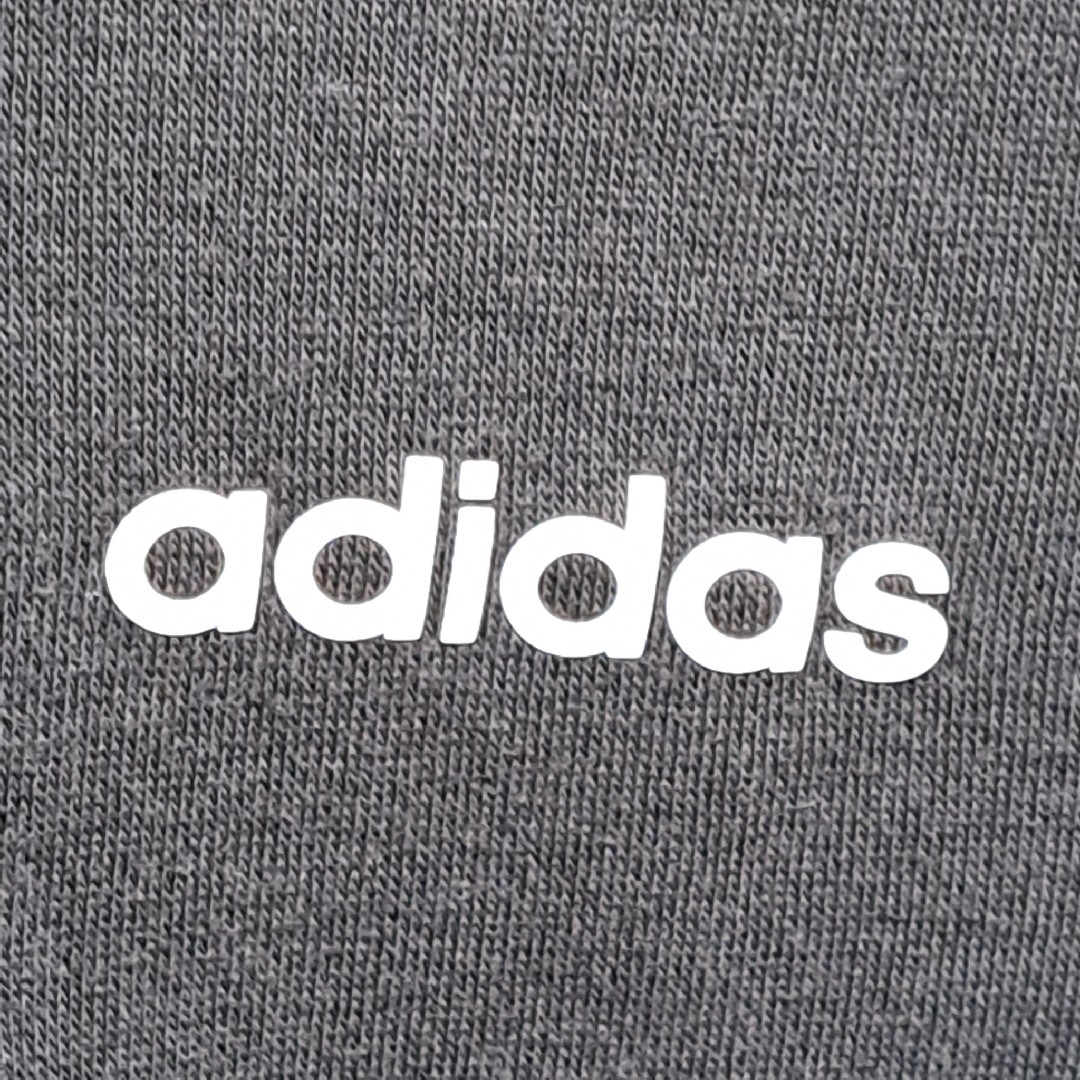 adidas(アディダス)のアディダス　150　パーカー　上着　アウター　通学　男女 キッズ/ベビー/マタニティのキッズ服男の子用(90cm~)(ジャケット/上着)の商品写真