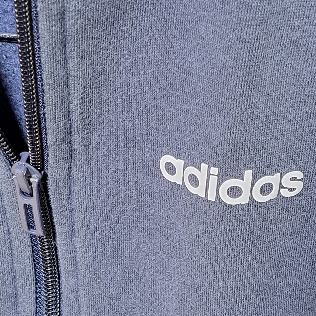 adidas(アディダス)のアディダス　130　パーカー　上着　アウター　通学　学校　男女 キッズ/ベビー/マタニティのキッズ服男の子用(90cm~)(ジャケット/上着)の商品写真