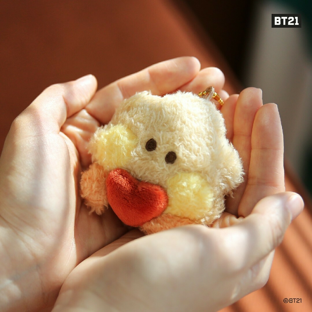 BT21(ビーティーイシビル)のBT21 minini PLUSH ハート キーリング SHOOKY エンタメ/ホビーのおもちゃ/ぬいぐるみ(キャラクターグッズ)の商品写真