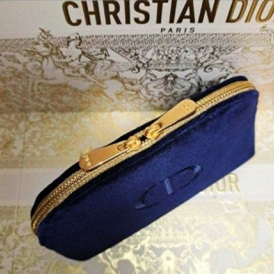 Christian Dior(クリスチャンディオール)の新品未使用◆DIOR　ディオール　2023ホリデー限定　ベルベットポーチ　ネイビ レディースのファッション小物(ポーチ)の商品写真