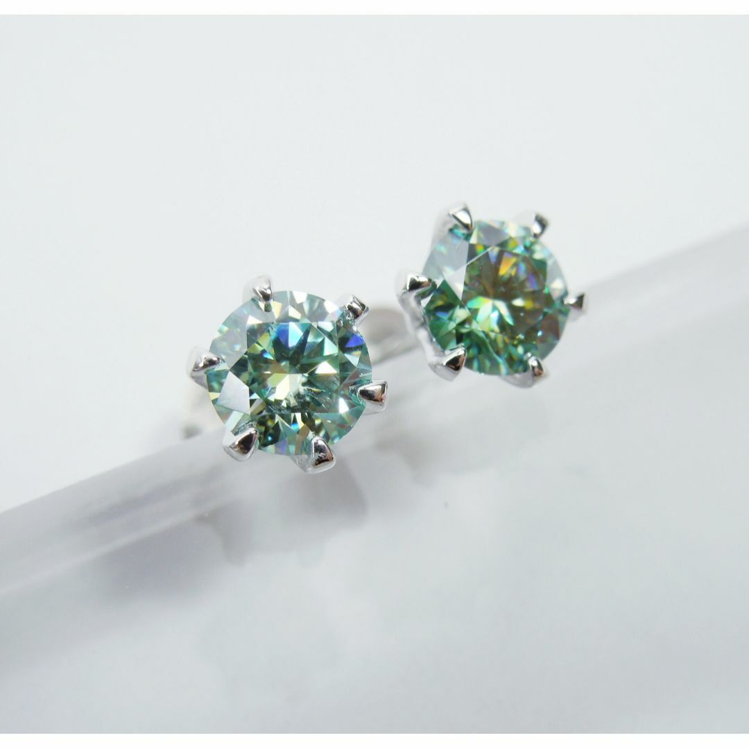 3EX D 0.5ct×2 グリーン モアサナイト ペアピアス ピアス レディースのアクセサリー(ピアス)の商品写真