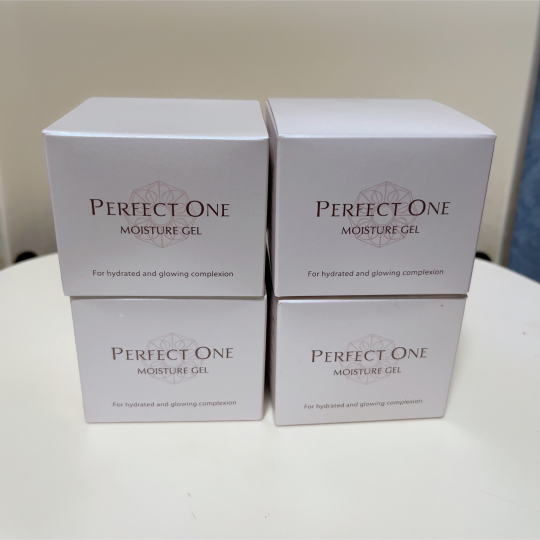 PERFECT ONE(パーフェクトワン)の新品未使用 パーフェクトワン モイスチャージェル 4セット コスメ/美容のスキンケア/基礎化粧品(オールインワン化粧品)の商品写真