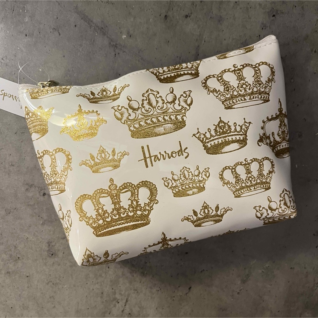 Harrods(ハロッズ)のHarrods♡ クラウン柄ポーチ　白 レディースのファッション小物(ポーチ)の商品写真