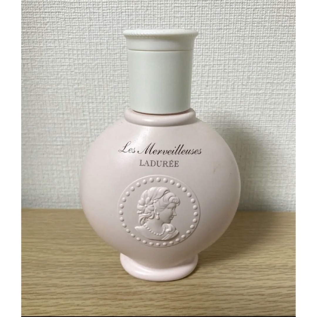 Les Merveilleuses LADUREE(レメルヴェイユーズラデュレ)のレメルヴェイユーズ　ラデュレ　ローズボディローション コスメ/美容のボディケア(ボディローション/ミルク)の商品写真
