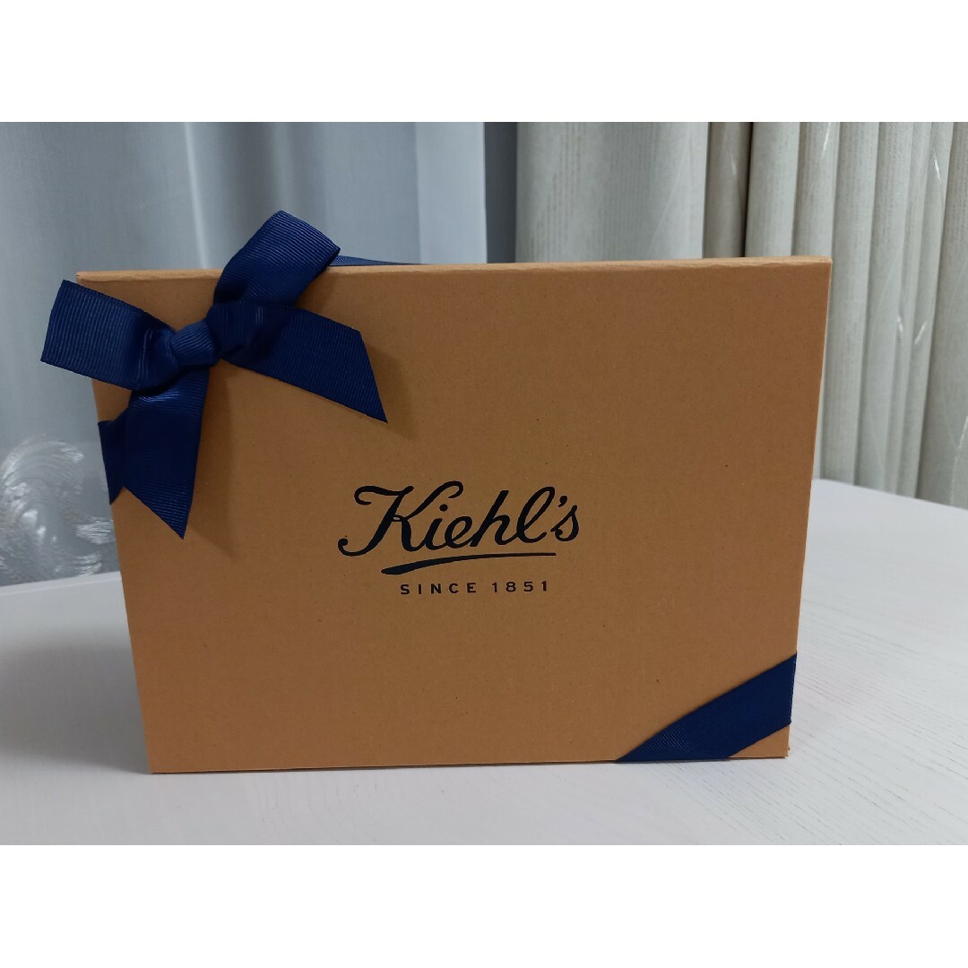 Kiehl's(キールズ)のキールズ　ギフトボックス大 インテリア/住まい/日用品のオフィス用品(ラッピング/包装)の商品写真