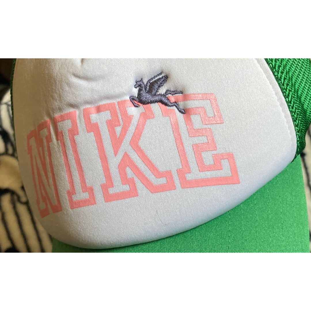 NIKE(ナイキ)のお子さまにいかがですか？【NIKE ナイキジャパン】緑＆白メッシュ帽子CAP キッズ/ベビー/マタニティのこども用ファッション小物(帽子)の商品写真