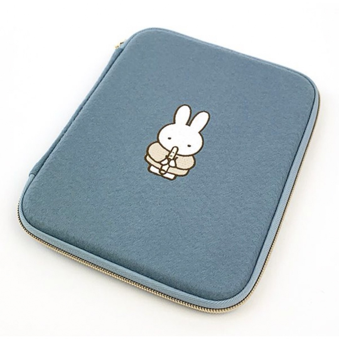 miffy(ミッフィー)の【新品・未使用】ミッフィーmiffyマルチポーチ・母子手帳ケース・通帳ケース キッズ/ベビー/マタニティのマタニティ(母子手帳ケース)の商品写真