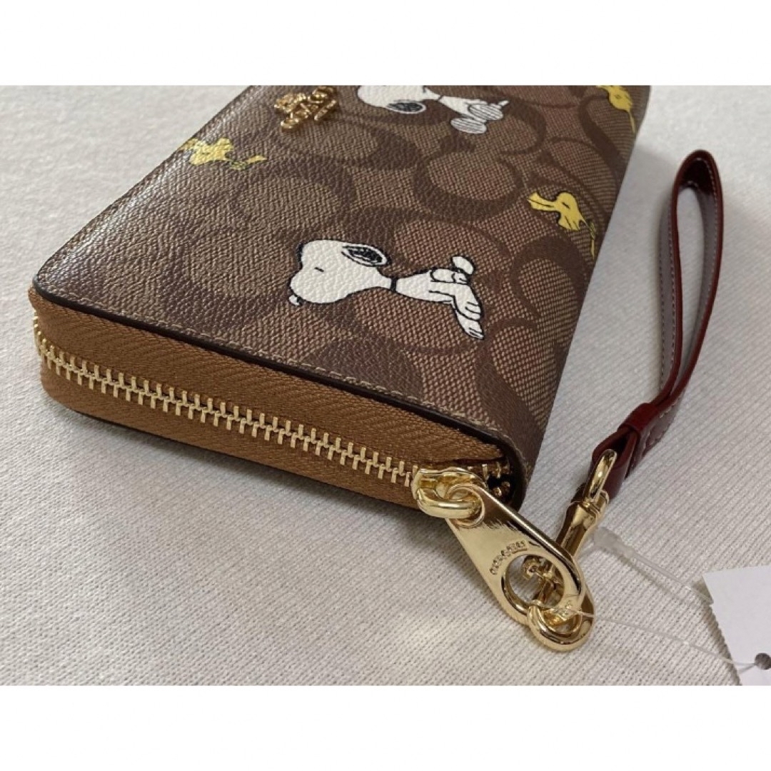 COACH(コーチ)のCOACH コーチ　長財布　SNOOPY スヌーピー　シグネチャー　ブラウン レディースのファッション小物(財布)の商品写真