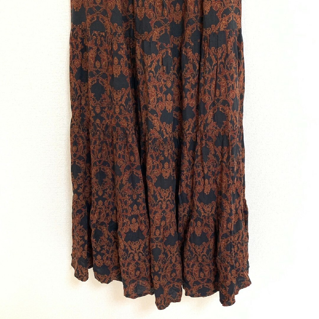 Techichi(テチチ)のテチチ M ティアードスカート ロングスカート 総柄 ブラック ブラウン レッド レディースのスカート(ロングスカート)の商品写真