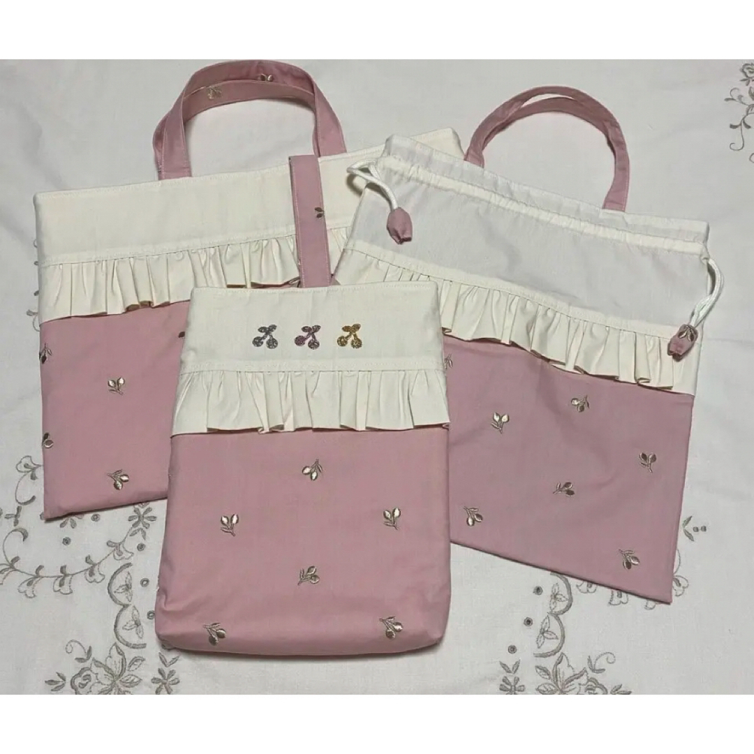 かわいいフリル刺繍さくらんぼ 入学入園3点セット  ハンドメイドのキッズ/ベビー(バッグ/レッスンバッグ)の商品写真