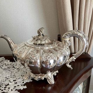 マイセン(MEISSEN)の英国アンティーク　純銀バーナード　ジョージアン　孔雀の羽のティーポット(食器)