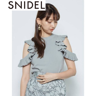 スナイデル(SNIDEL)のスナイデル SNIDEL プリーツラッフルスリーブニットプルオーバー　MNT(カットソー(半袖/袖なし))