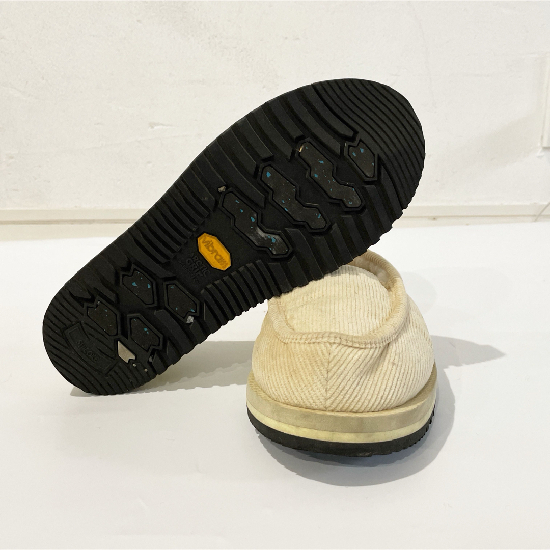 suicoke(スイコック)のsuicoke（スイコック）| コーデュロイボアスリッポン　ベージュ レディースの靴/シューズ(スリッポン/モカシン)の商品写真