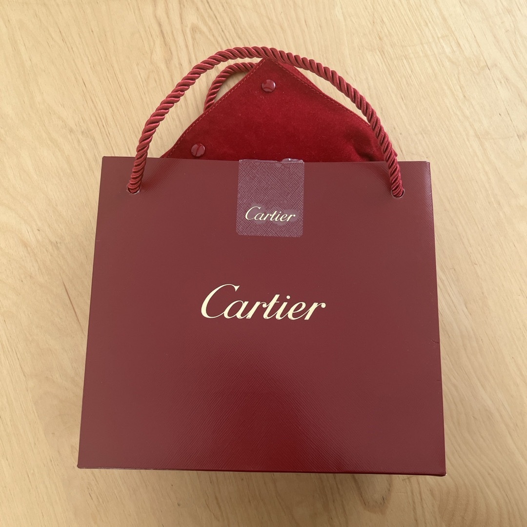 Cartier(カルティエ)のカルティエ　ジュエリーポーチ　クッション付　紙手提げ　非売品 レディースのアクセサリー(その他)の商品写真