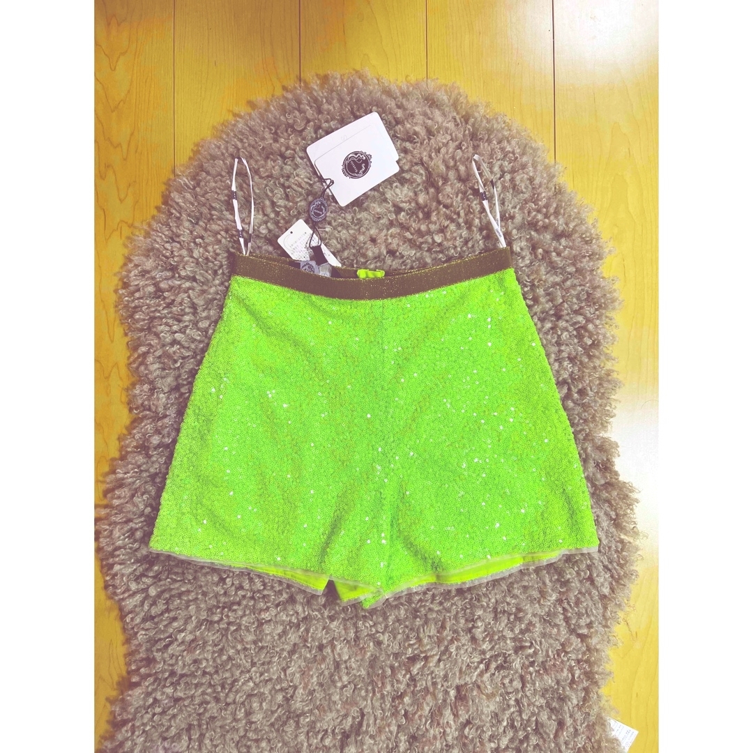 UNIF(ユニフ)のスレトシス スパンコールショートパンツ タグ付き未使用 レディースのパンツ(ショートパンツ)の商品写真