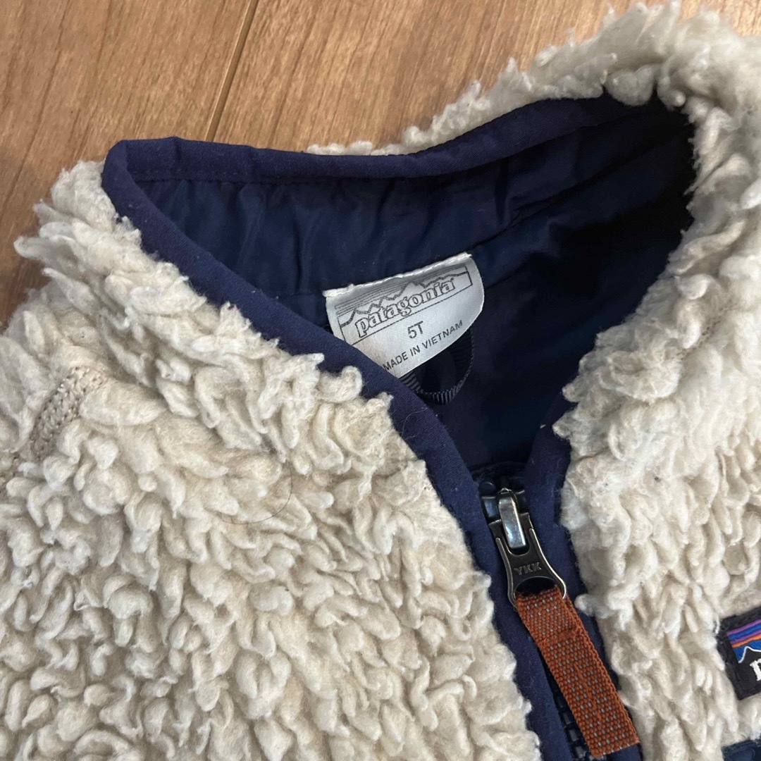 patagonia(パタゴニア)のPatagonia パタゴニア　ボア　アウター　5T キッズ/ベビー/マタニティのキッズ服女の子用(90cm~)(ジャケット/上着)の商品写真