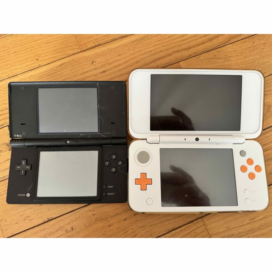 ニンテンドー2DS(ニンテンドー2DS)の任天堂DS2台まとめ売り　ジャンク エンタメ/ホビーのゲームソフト/ゲーム機本体(携帯用ゲーム機本体)の商品写真