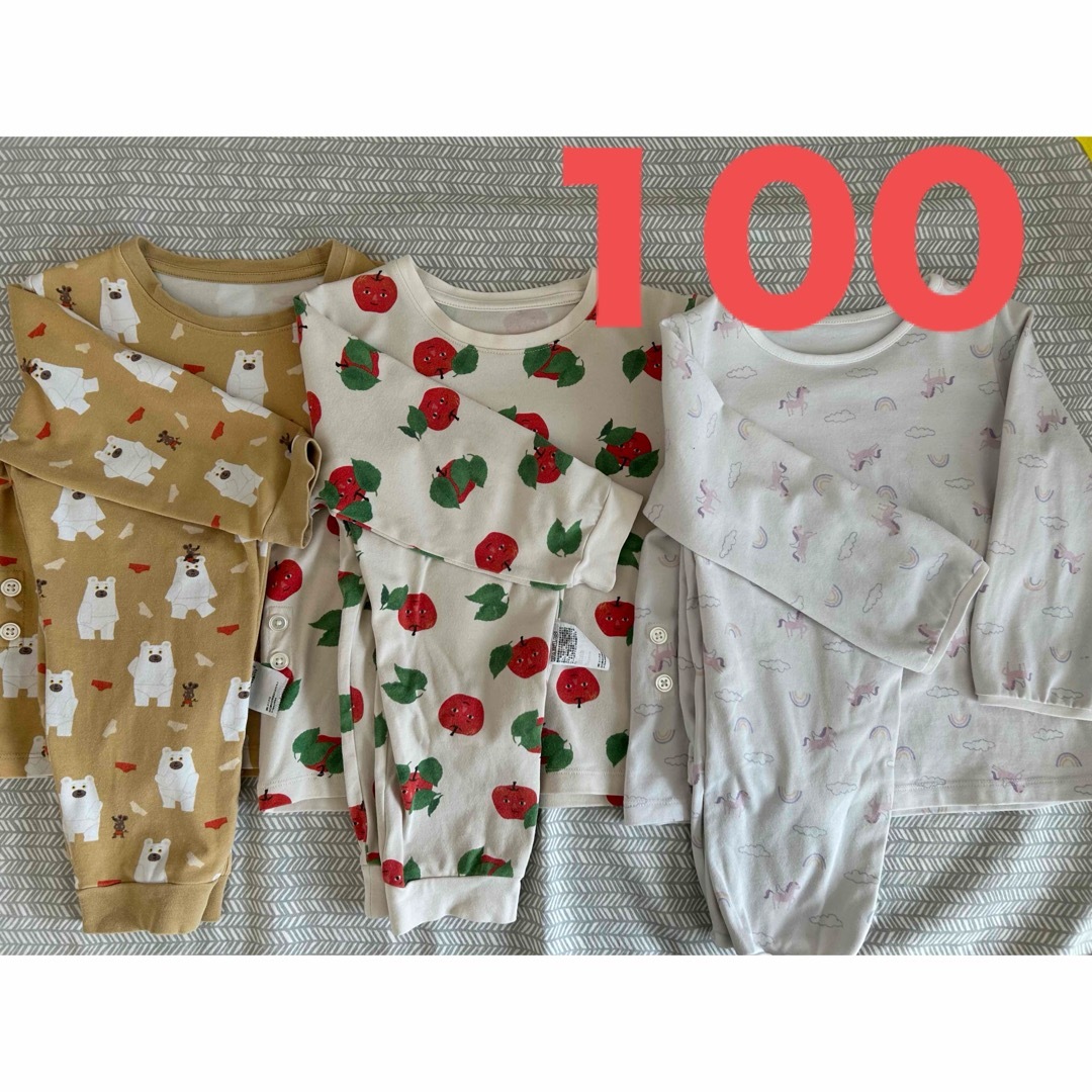 UNIQLO(ユニクロ)のUNIQLO 長袖パジャマ　100サイズ キッズ/ベビー/マタニティのキッズ服男の子用(90cm~)(パジャマ)の商品写真