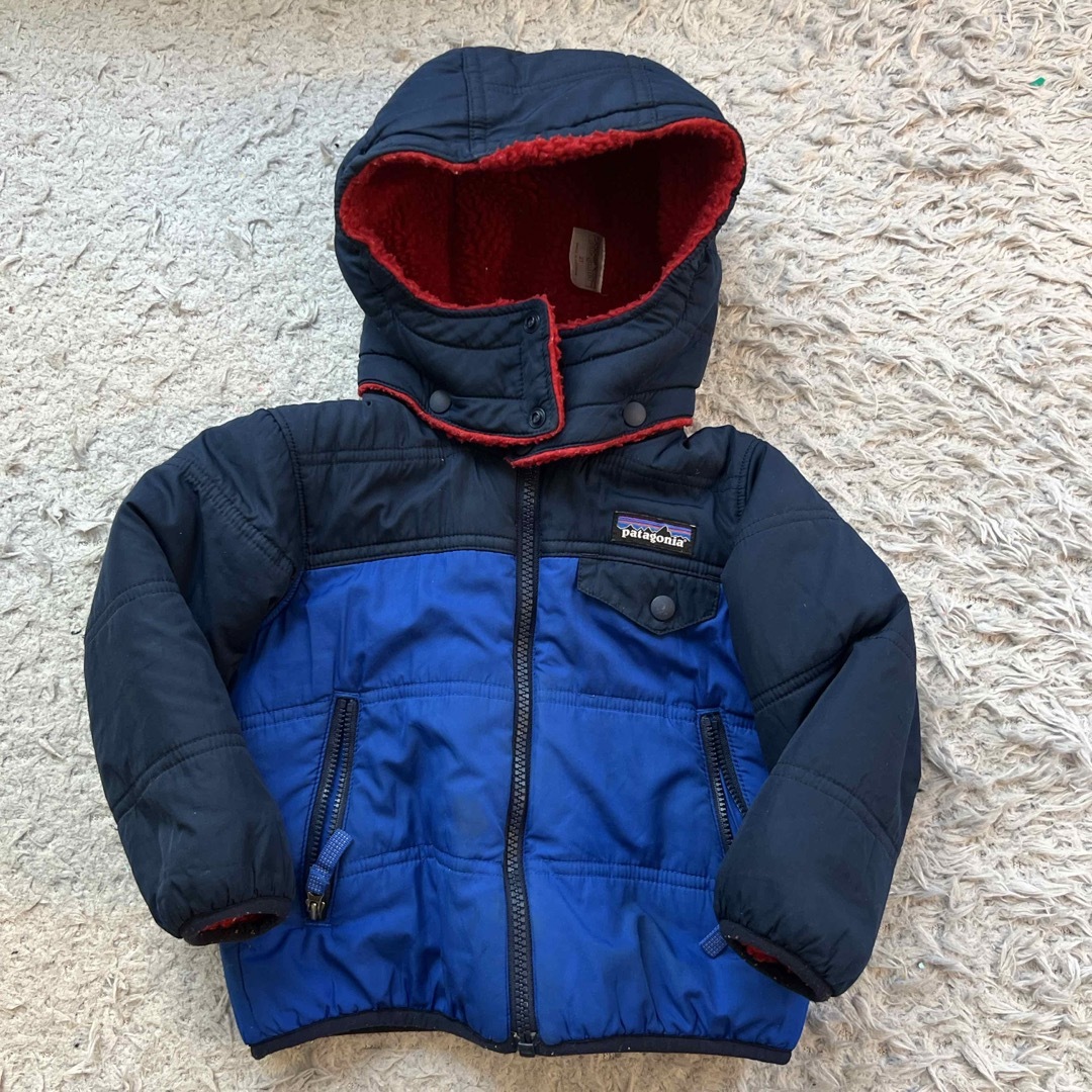 patagonia(パタゴニア)のパタゴニアPatagoniaリバーシブルボアジャケット2T キッズ/ベビー/マタニティのベビー服(~85cm)(ジャケット/コート)の商品写真