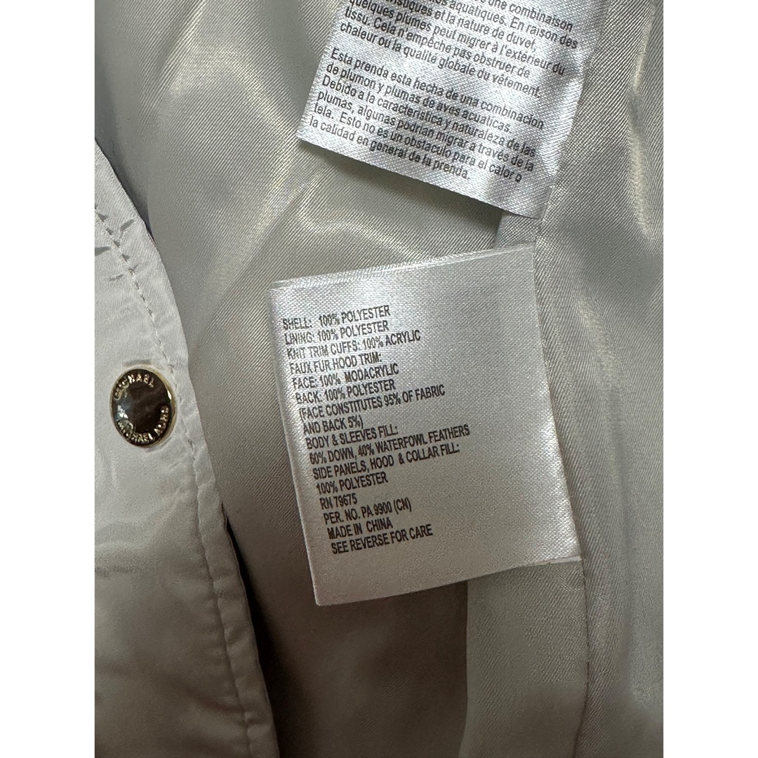 Michael Kors(マイケルコース)の新品　未使用　マイケルコース    ダウンジャケット　シルバー　グレー レディースのジャケット/アウター(ダウンジャケット)の商品写真