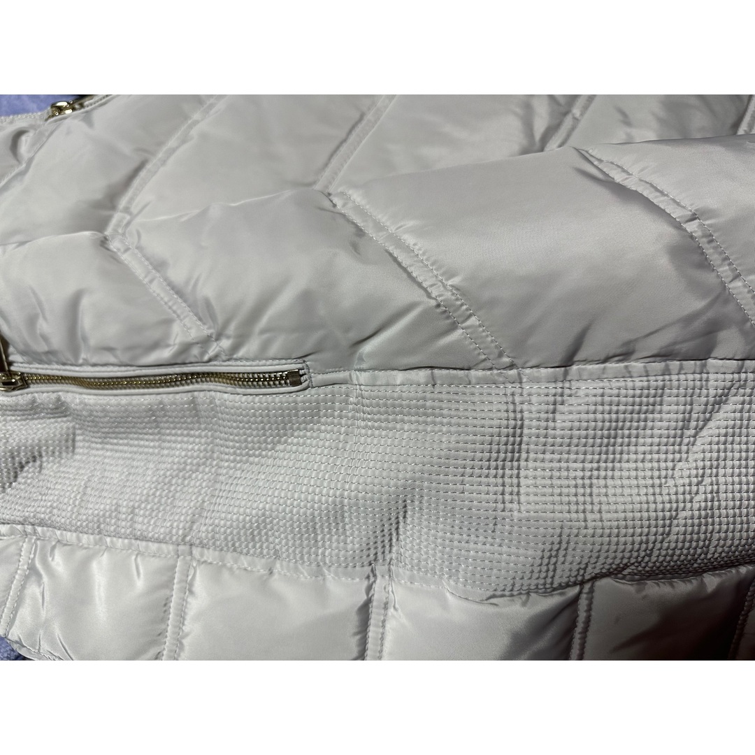 Michael Kors(マイケルコース)の新品　未使用　マイケルコース    ダウンジャケット　シルバー　グレー レディースのジャケット/アウター(ダウンジャケット)の商品写真