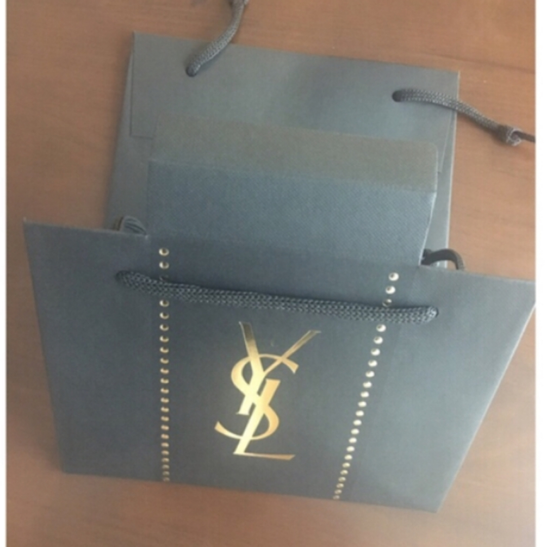 Yves Saint Laurent(イヴサンローラン)のイヴ・サンローラン　袋　ギフトバック　ショップ袋　ショッパー　紙袋　 レディースのバッグ(ショップ袋)の商品写真