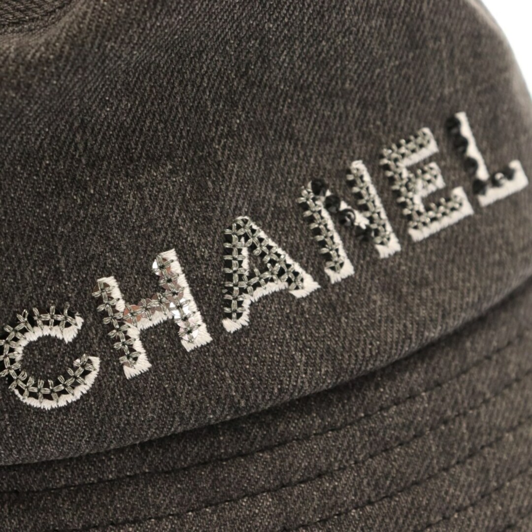 CHANEL(シャネル)のCHANEL シャネル ロゴラインストーン デニムバケットハット 帽子 グレー メンズの帽子(ハット)の商品写真