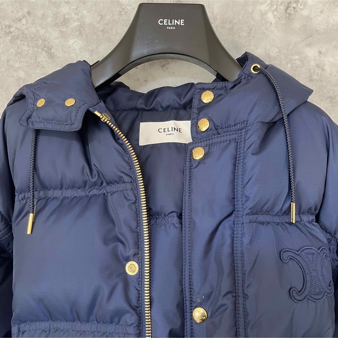 celine(セリーヌ)のセリーヌ　CELINE    トリオンフ ダウンジャケット　ネイビー レディースのジャケット/アウター(ダウンジャケット)の商品写真