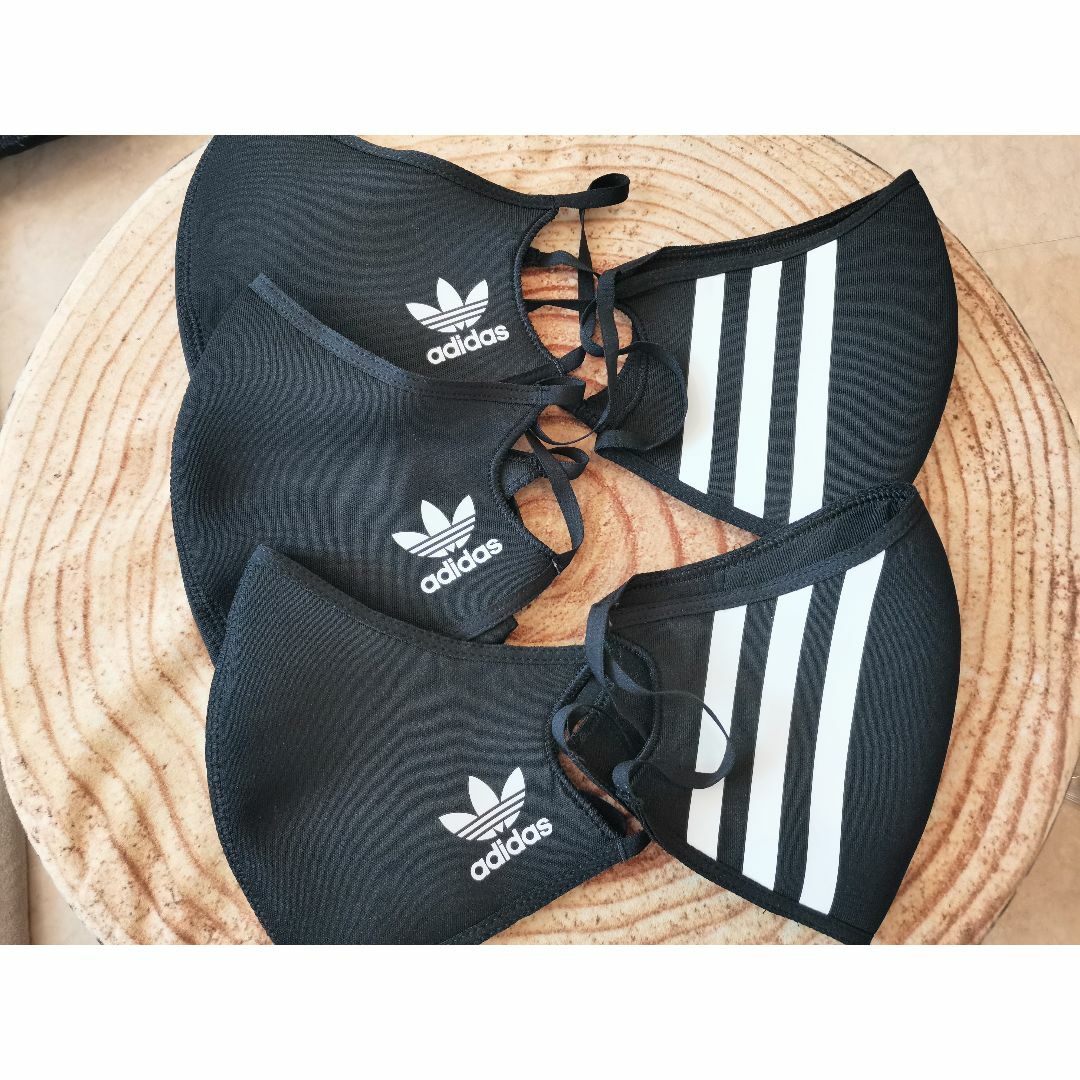 adidas(アディダス)の新品☆adidas マスク 【5枚セット】Mサイズ　アディダス　黒ラインアリ スポーツ/アウトドアのスポーツ/アウトドア その他(その他)の商品写真