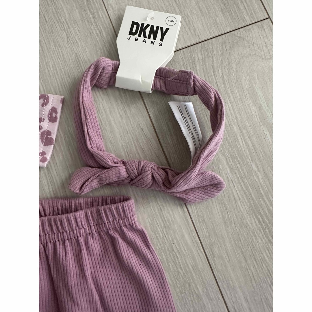 DKNY(ダナキャランニューヨーク)のアメリカ購入ダナキャランDKNYセットアップ6〜9ヶ月トミー　ラルフ　カルバン キッズ/ベビー/マタニティのベビー服(~85cm)(ロンパース)の商品写真