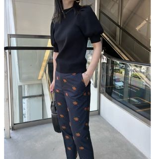 ユナイテッドアローズ(UNITED ARROWS)の1.8万円引き！新品 ユナイテッドアローズ　フラワージャガード テーパードパンツ(カジュアルパンツ)