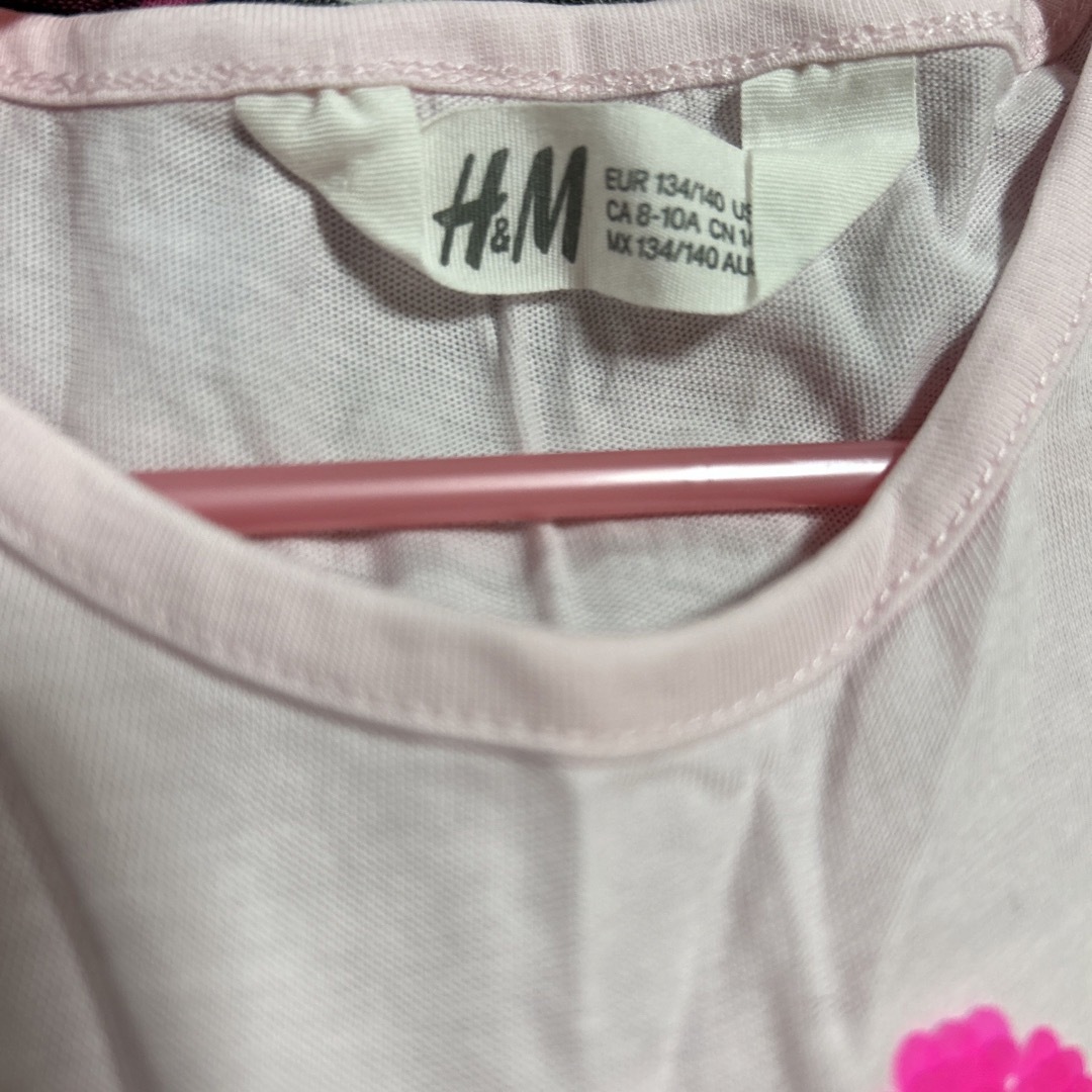 H&M(エイチアンドエム)の2024  H&M  130〜140cm 未着用　 キッズ/ベビー/マタニティのキッズ服女の子用(90cm~)(Tシャツ/カットソー)の商品写真