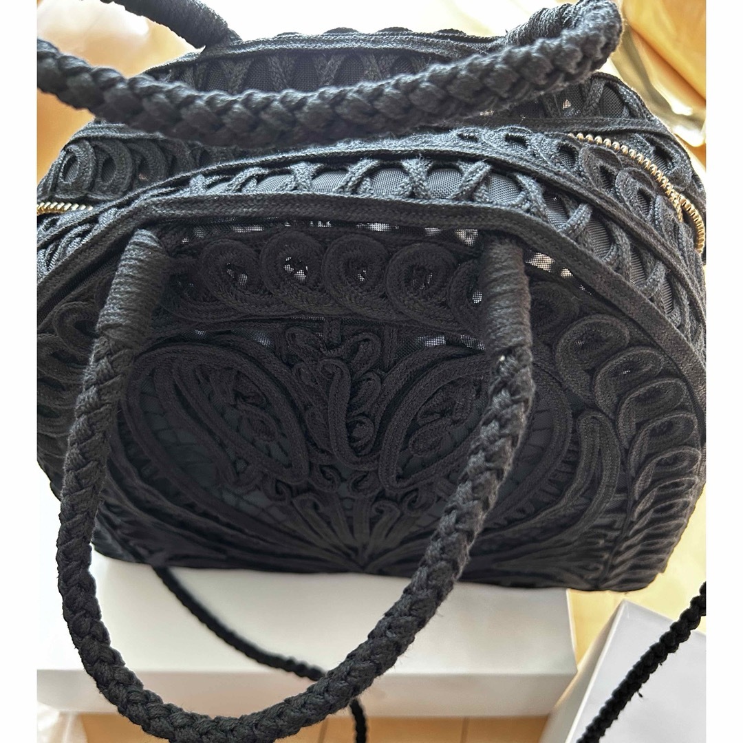 mame(マメ)のmame kurogouchi コード刺繍バッグ　黒　中古 レディースのバッグ(ショルダーバッグ)の商品写真