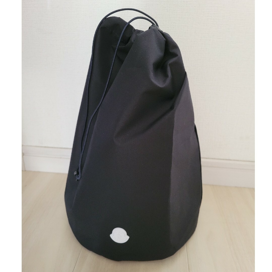 MONCLER(モンクレール)のMONCLER × HYKE モンクレール ハイク 黒 巾着袋 ロゴワッペン レディースのバッグ(その他)の商品写真