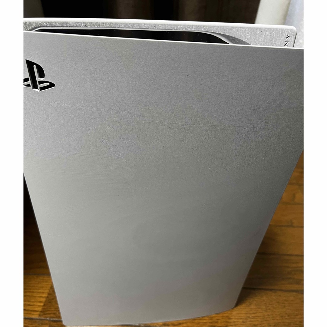 PlayStation(プレイステーション)のps5 本体　ディスクドライブ搭載モデル エンタメ/ホビーのゲームソフト/ゲーム機本体(家庭用ゲーム機本体)の商品写真