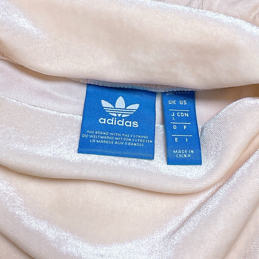 adidas(アディダス)のアディダス オリジナルス 希少 パール白 ベロア パーカー ジャージ トレーナー レディースのトップス(パーカー)の商品写真