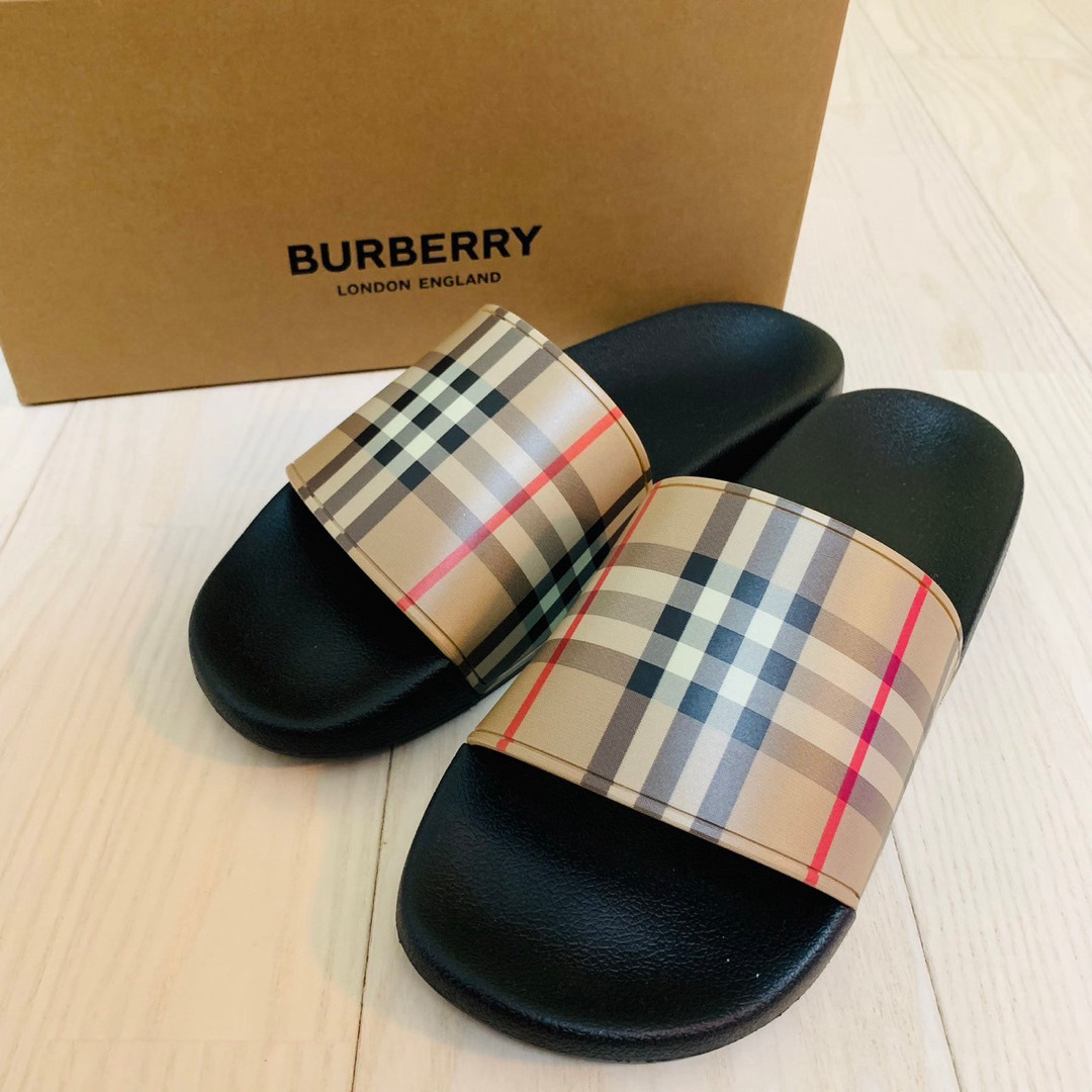 BURBERRY(バーバリー)の【新品未使用】Burberry バーバリー　ラバーサンダル　ノバチェック メンズの靴/シューズ(サンダル)の商品写真
